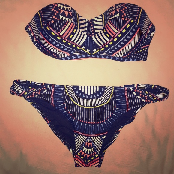 Bikini - Picture 1 of 2